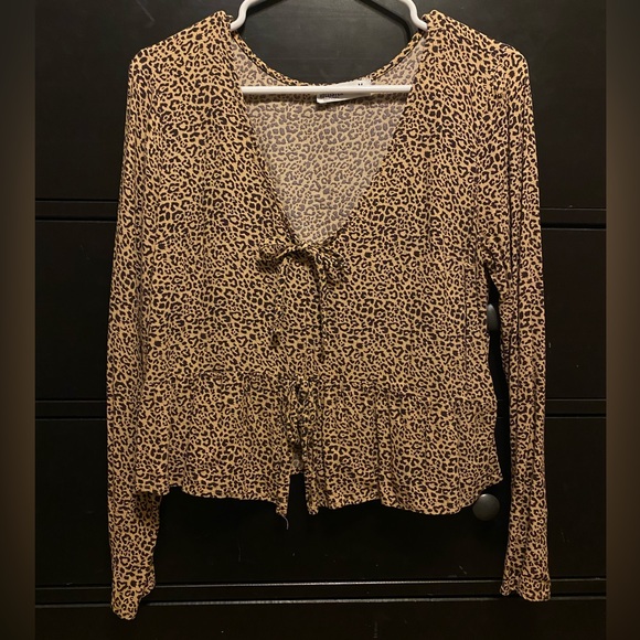 Hollister cheetah print shirt. - Picture 1 of 1